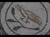 03942 ostia - regio i - insula iv - casa di bacco fanciullo (i,iv,3) - mosaik im hof - detail unten li - 2016.jpg